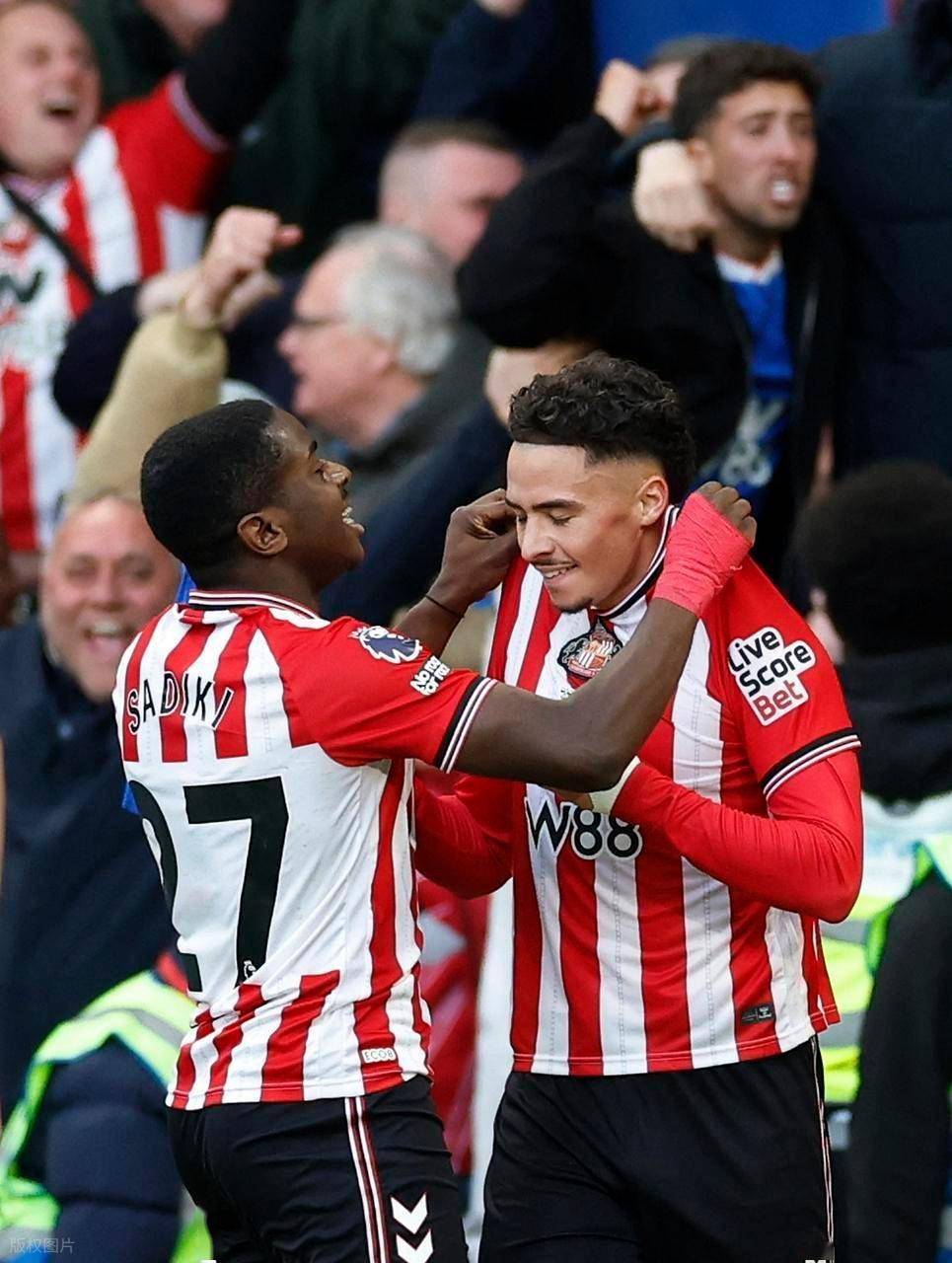 关于赛后亚特兰大防线松动:英超节点到来,球迷炸锅,临场指挥获称赞的信息 关于赛后亚特兰大防线松动:英超节点到来,球迷炸锅,临场指挥获称赞的信息