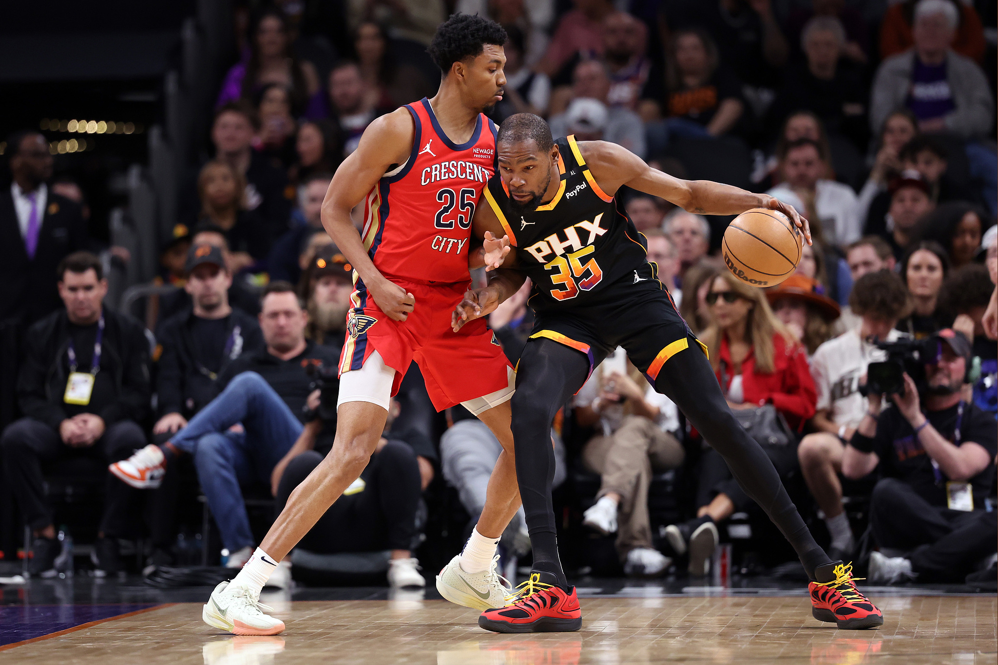 包含集结日NBA常规赛焦点战，洛杉矶湖人门线救险，更衣室稳定，资深球员宣示担当的词条